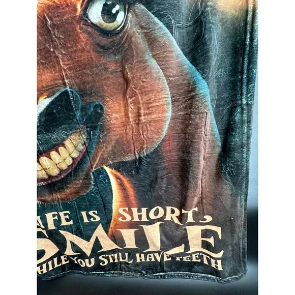 Funny Horse Throw Blanket – "Life is Short, Smile While You Still Have Teeth" - Picture 5 of 7
